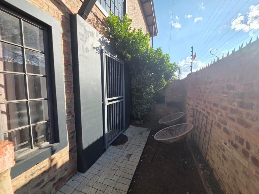 1 Bedroom Property for Sale in Kannoniers Park North West